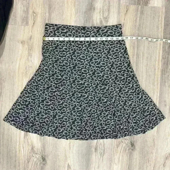 Boden Gray Floral Sunburst Pattern Midi Skirt Pull On Stretch Flare Size 12 - Picture 8 of 8